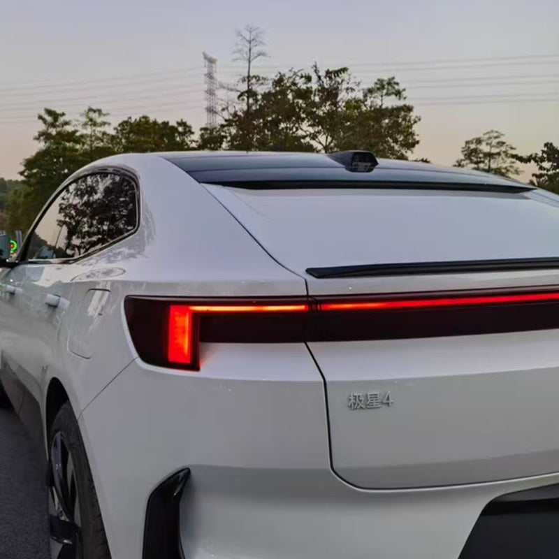 Streamlined rear wing for Polestar 4