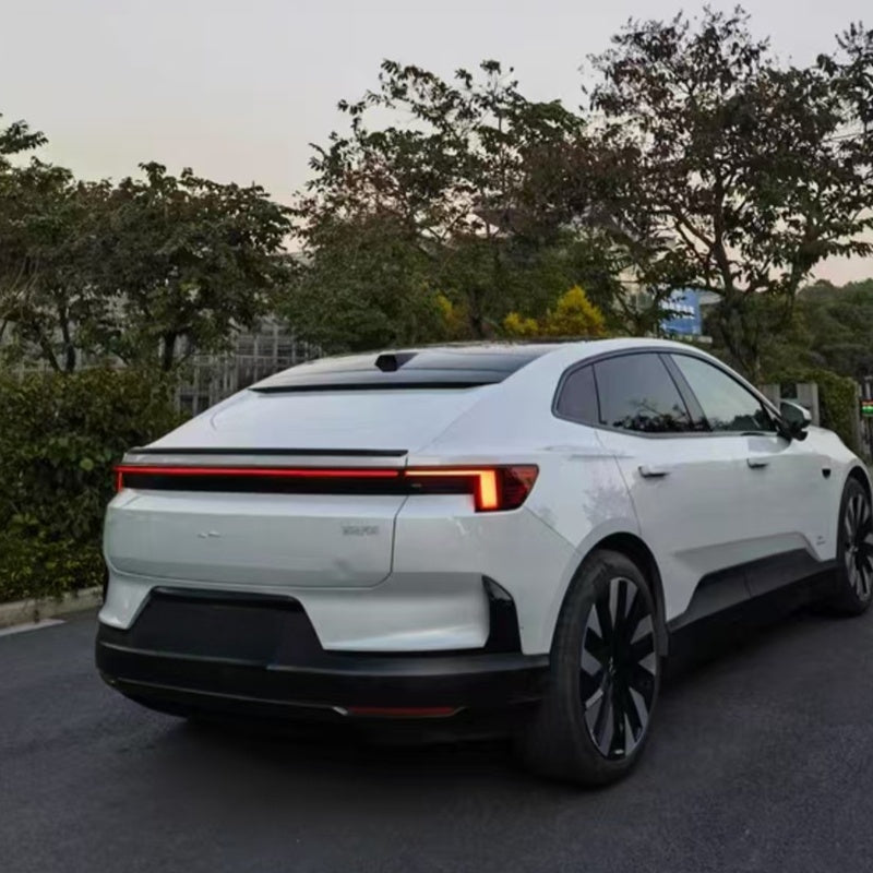 Streamlined rear wing for Polestar 4
