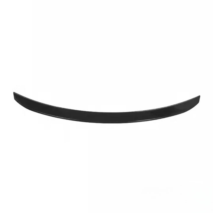 Streamlined rear wing for Polestar 4