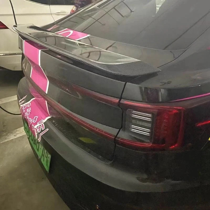 Streamlined rear wing for Polestar 2