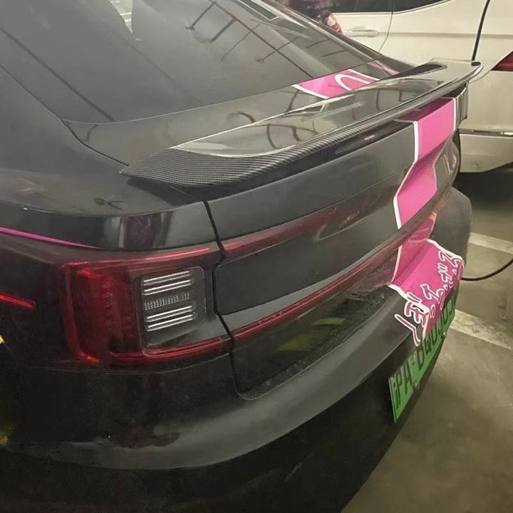Streamlined rear wing for Polestar 2