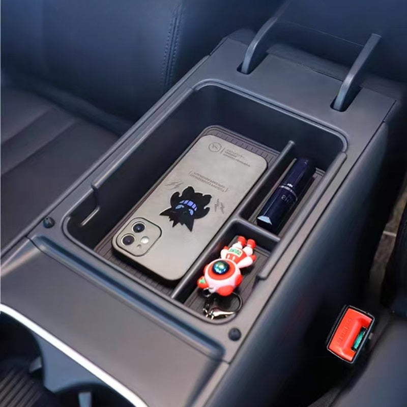 Center armrest storage box for Nevo Q07