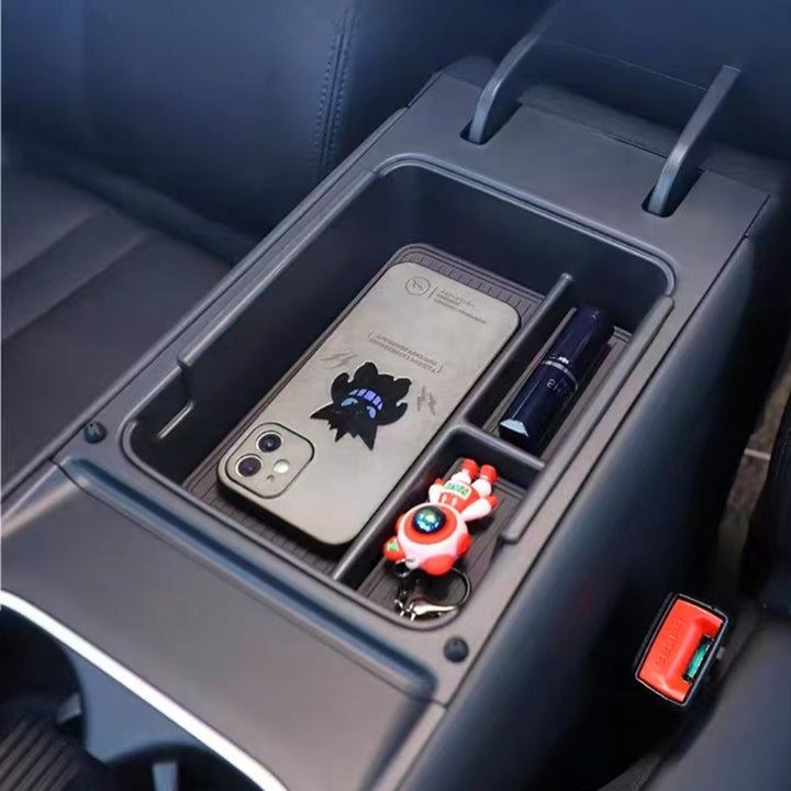 Center armrest storage box for Nevo Q07