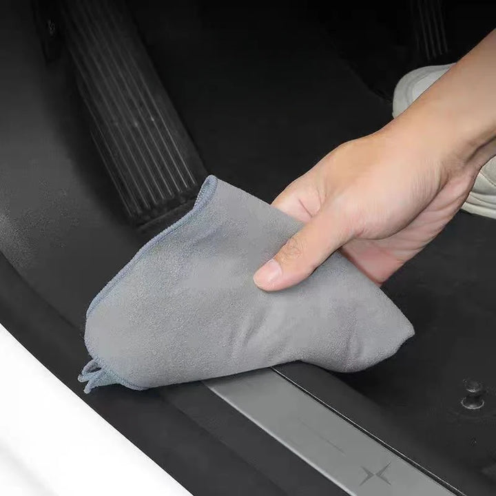 Door sill protector for Polestar 4