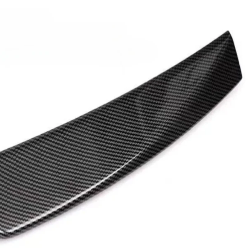 Streamlined rear wing for Polestar 4