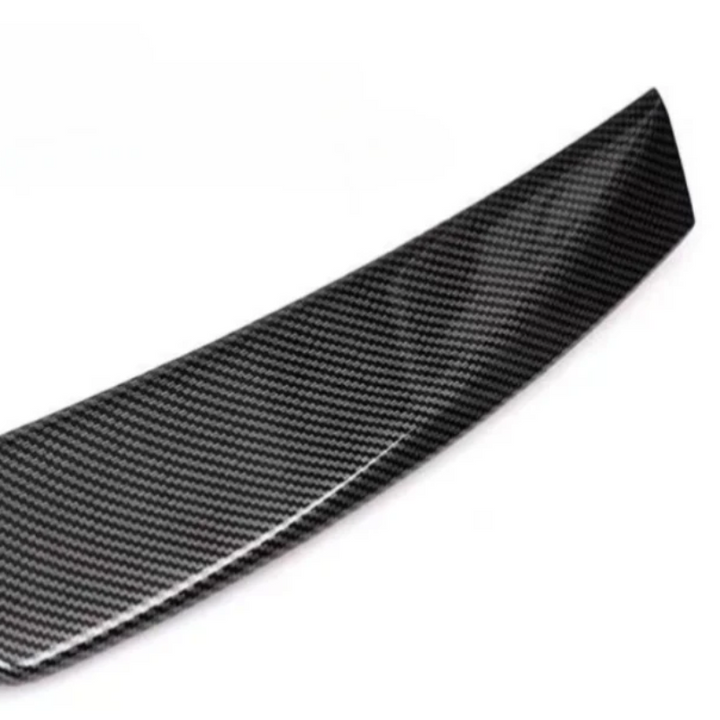 Streamlined rear wing for Polestar 4