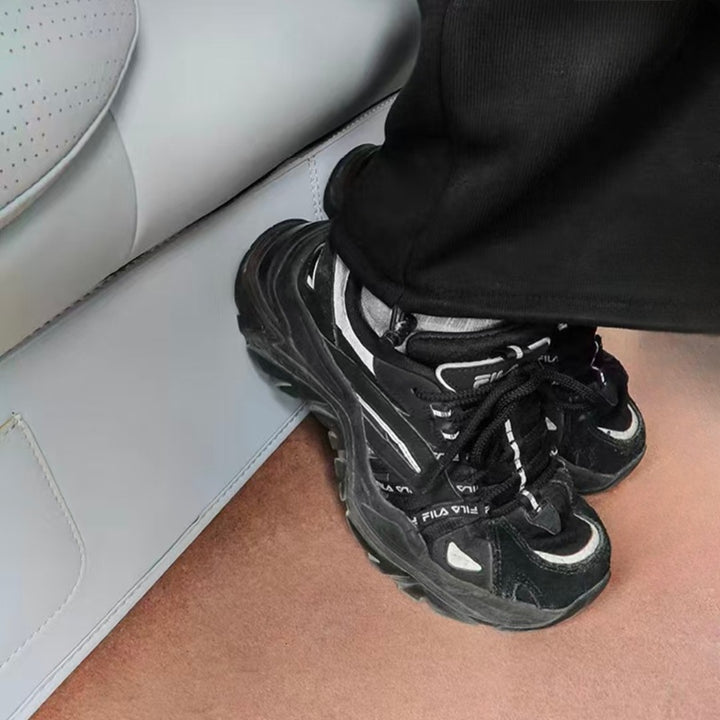 Kick guard under rear seats for Avatr 07