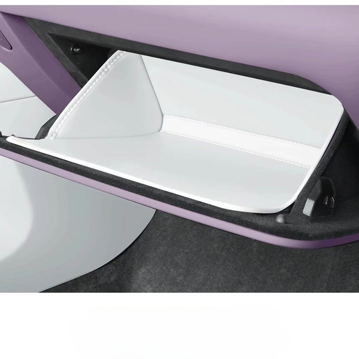 Passenger-side storage compartment for Avatr 06