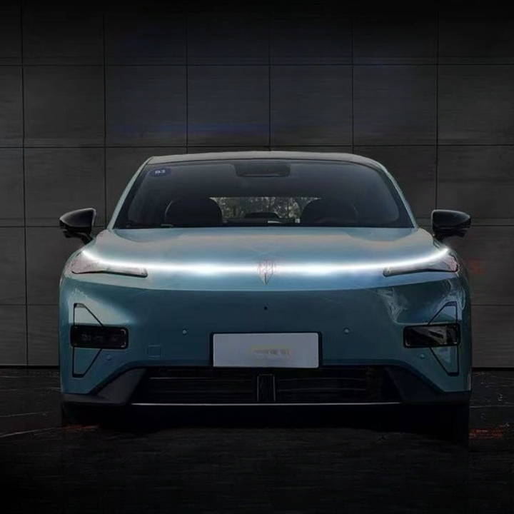 Bonnet-mounted lights for S05