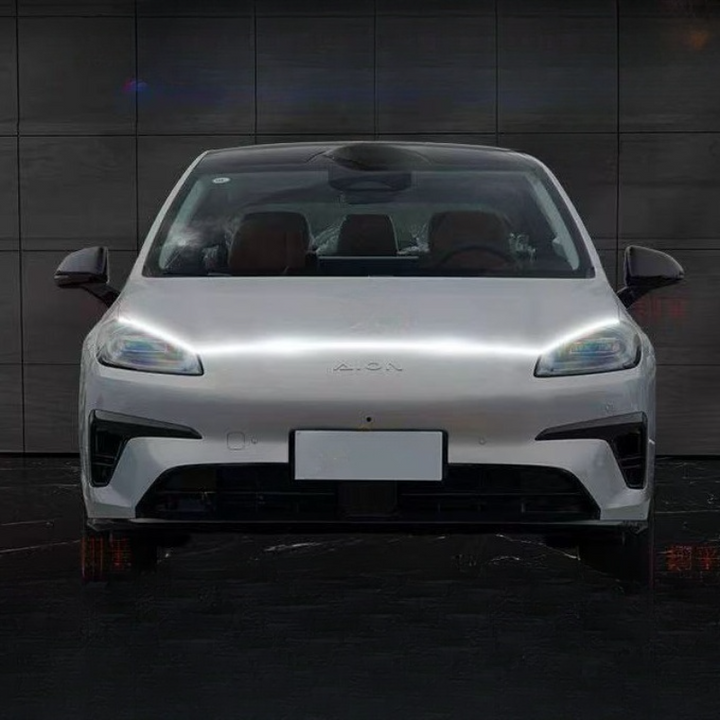 Bonnet-mounted lights for Aion RT