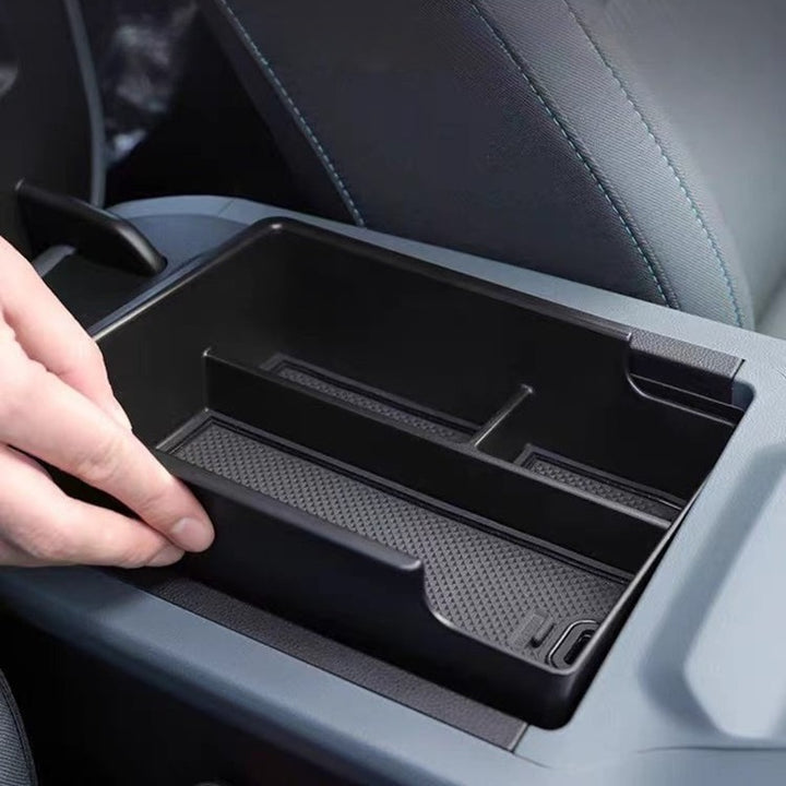 Center armrest storage box for Nevo Q05
