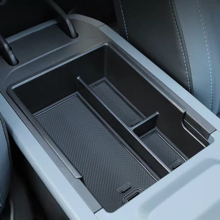 Center armrest storage box for Nevo Q05