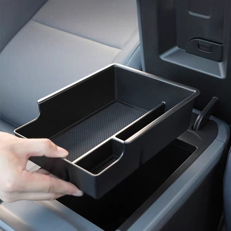 Center armrest storage box for Nevo Q05