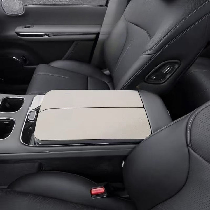 Center control armrest pad for GAC S7